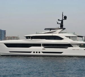 39m motor yacht REVERIE deliver by MENGI YAY as the first Virtus 39