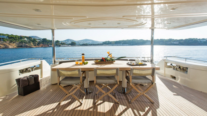 Aft deck alfresco dining area