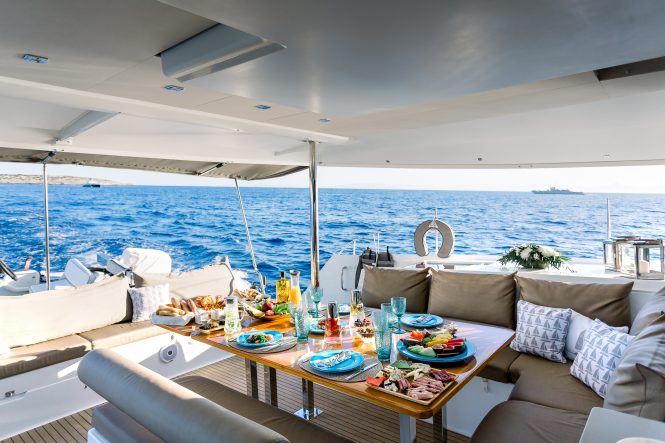 Main deck aft cockpit set for lumch