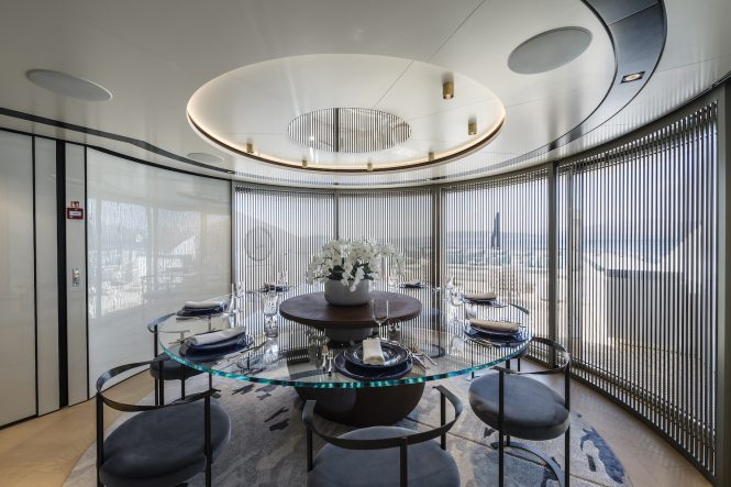 elegant dining - Photo © Leonardo Andreoni 