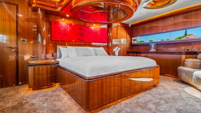 Main deck master suite