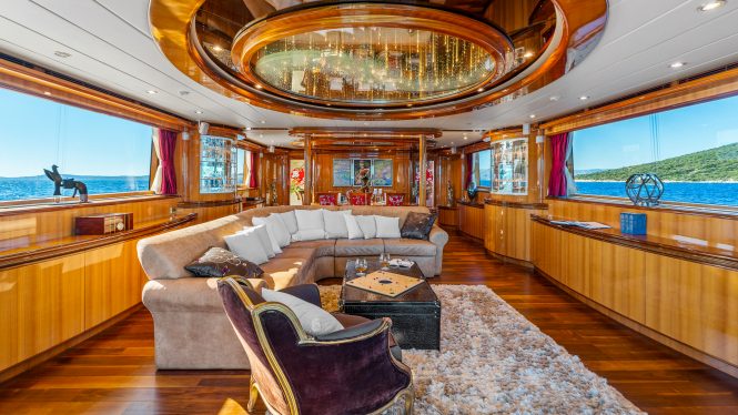 Main salon lounge with amazing ceiling details