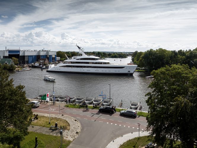 Superyacht ALVIA (Feadship 822) | on the move to her sea trials
