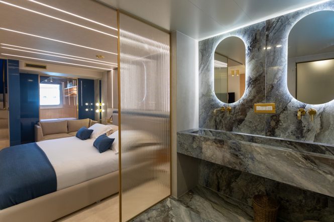 Luxury cabin with ensuite bathroom
