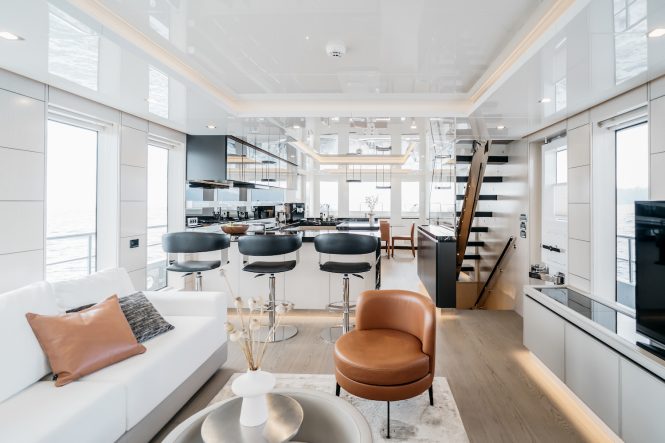 Open plan main salon