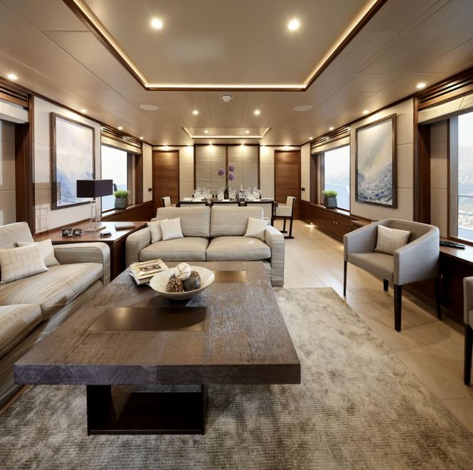 Luxury yacht BELLE main salon