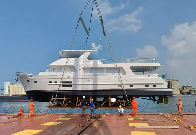 Motor yacht NEVER LAND launches