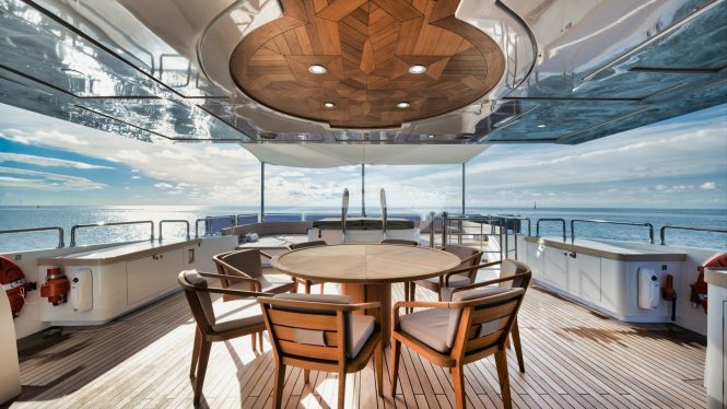 Motor yacht PERSISTENCE - upper deck