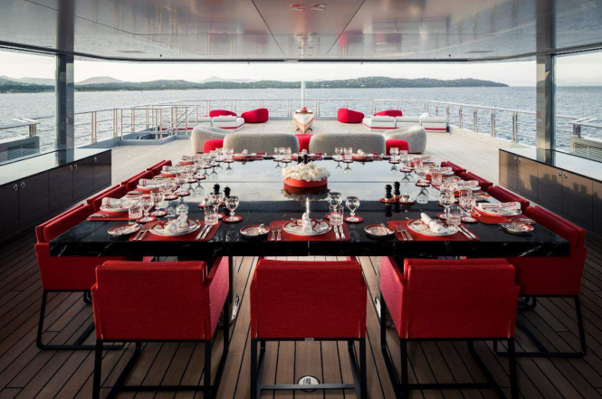 Upper deck dining and lounge