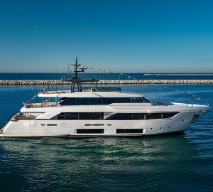 33m luxury motor yacht PUFFERFISH launches from Custom Line in Italy