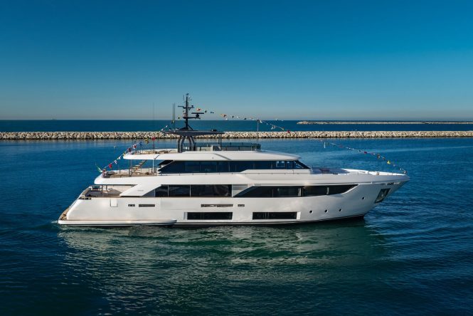 Luxury yacht PUFFERFISH