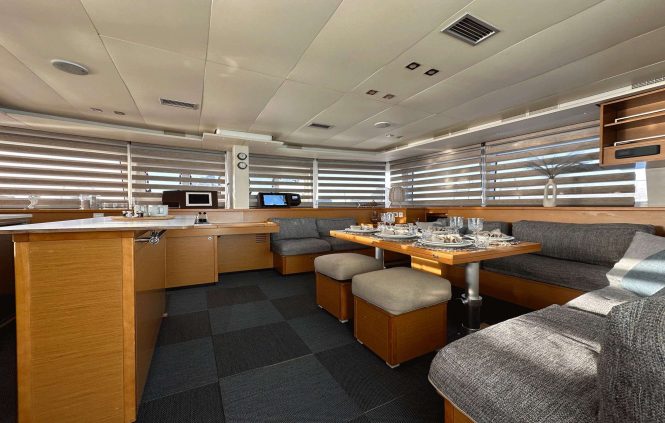 Open plan main salon