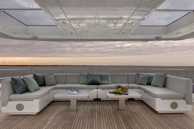 Sun deck lounge