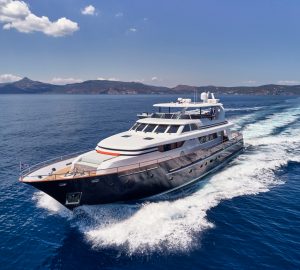 31m luxury yacht MIA ZOI offering 10% discount on charters in Greece
