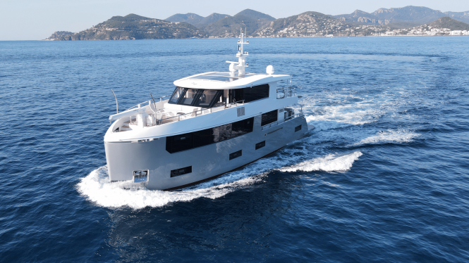 Compact explorer yacht UKIEL