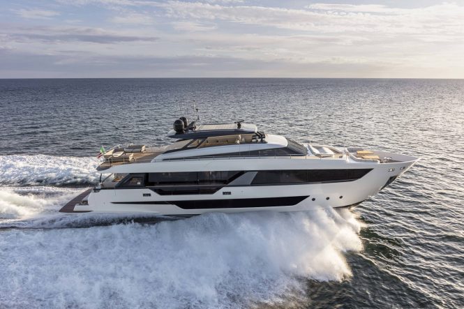 Motor yacht H&CO