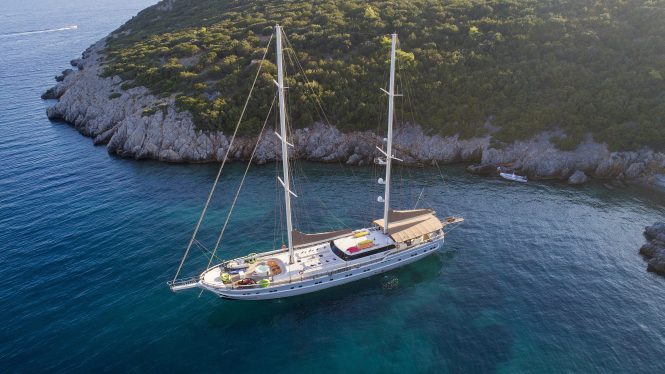 Sailing yacht QUEEN OF SALMAKIS