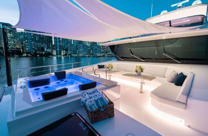 Foredeck with jacuzzi - night