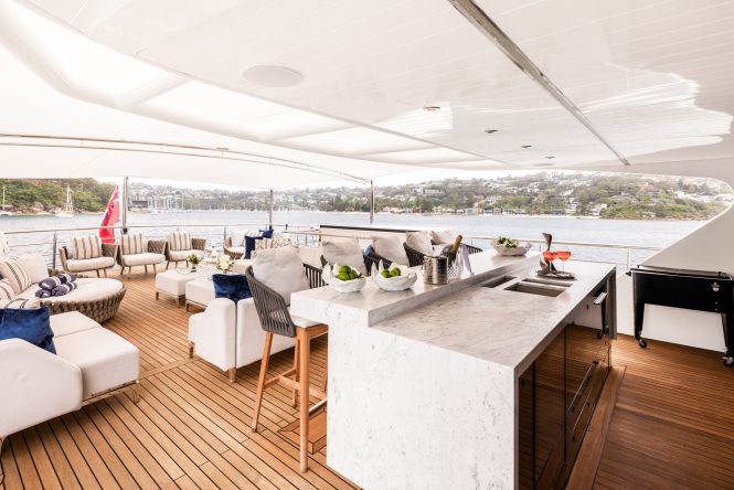 Luxury yacht EVOLUTION - Sundeck