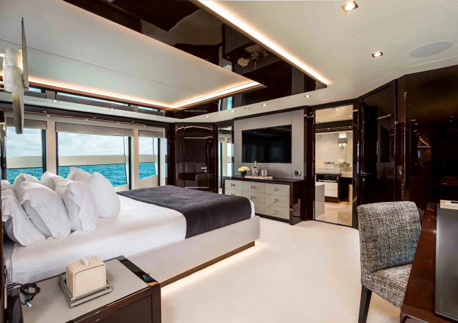 Main deck master suite