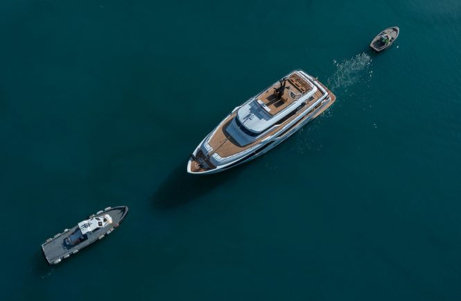 Luxury yacht GINDUNGO