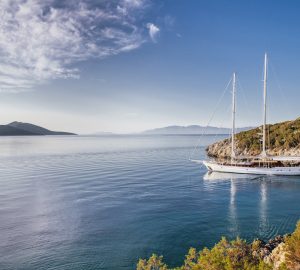 Popular 42m charter yacht HIC SALTA offering a 10% discount in Turkey