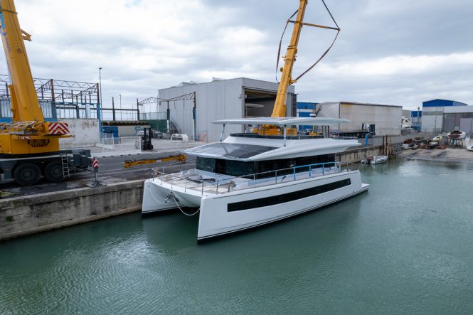 Motor yacht SILENT 62