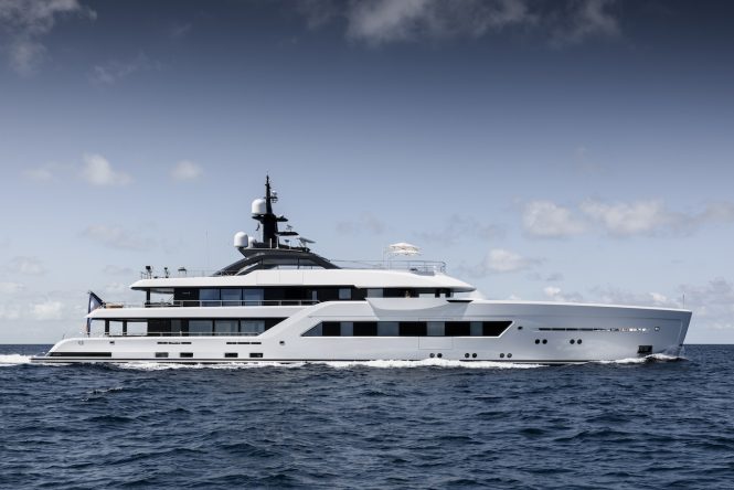 Luxury yacht ENTOURAGE © Guillaume Plisson