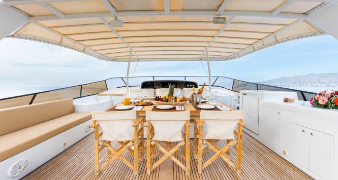 Aft cockpit including al fresco dining