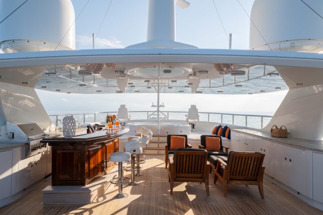 Sun deck with Jacuzzi