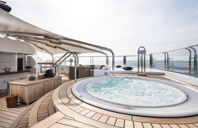 Master deck private jacuzzi