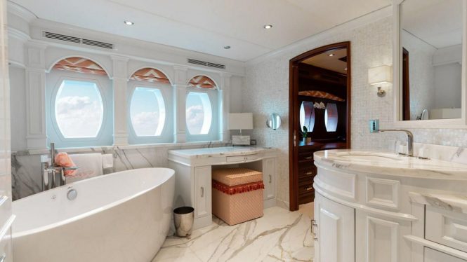 Master ensuite bathroom