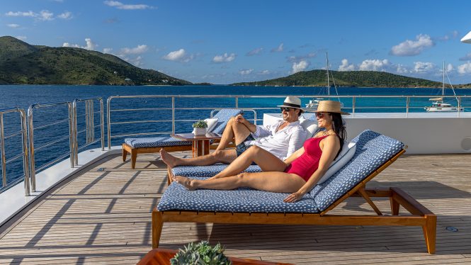 Luxury Yacht Charter - MY ROCK.IT 