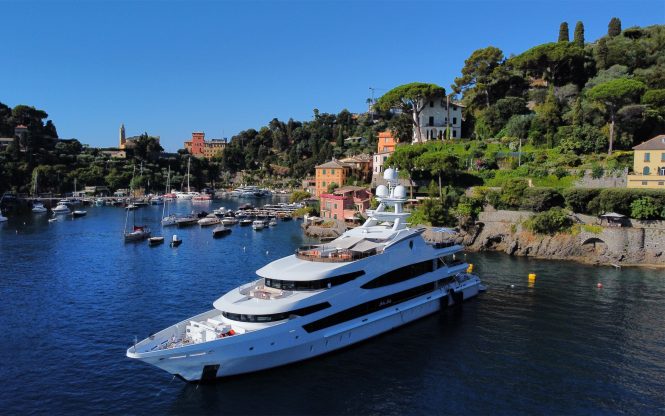Superyacht LUCKY LADY in the Med