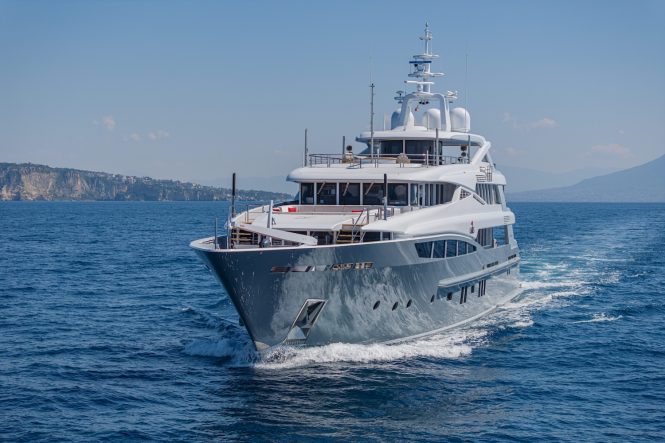 Luxury yacht 2 LADIES