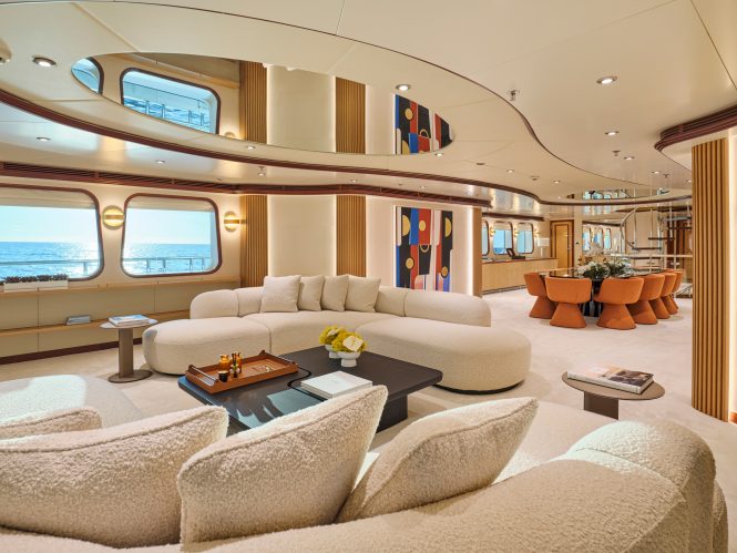 Superyacht SOJO main salon