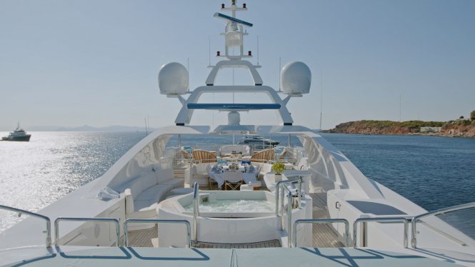 AKIRA ONE Sun deck with jacuzzi, dining and lounge