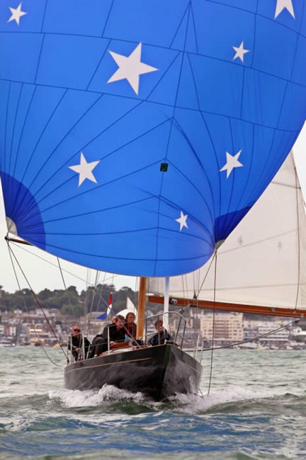 2010 British Classic Yacht Club Panerai Cowes Regatta flooded with yachts