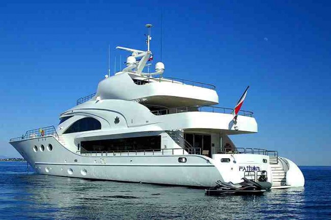 Superyacht Fathom visits Dennis Conner’s North Cove
