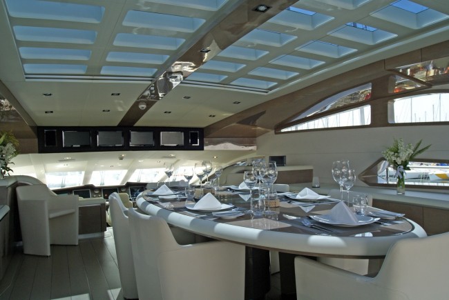 Motor Yacht NOOR Upper_dining_2_low