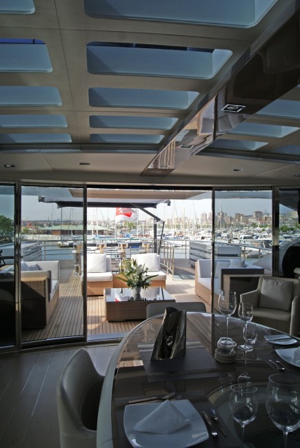 Motor Yacht NOOR Upper_dining_3_low