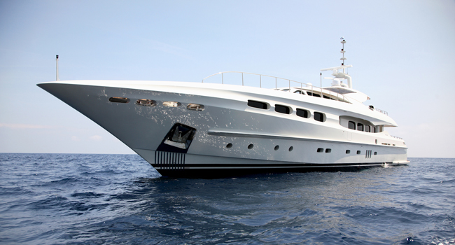 Superyacht Latitude2