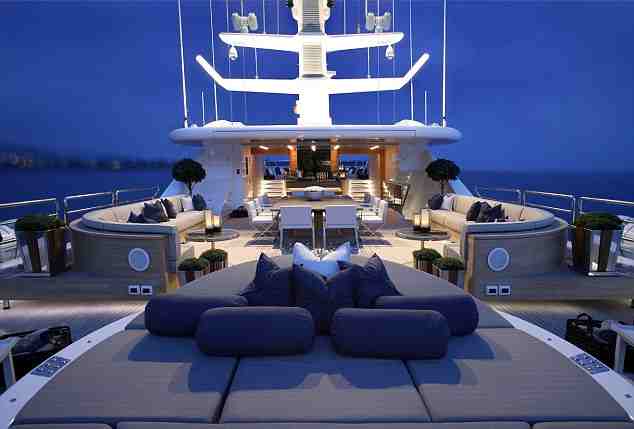 Yacht Candyscape II Wins BEST DISPLACEMENT MOTOR YACHT 500GT – 1,299GT in World Superyacht Awards 2010
