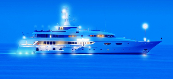 A dazling yacht Lady Sheridan in the evening - Photo by Ric Pilguj A dazling yacht Lady Sheridan in the evening - Photo by Ric Pilguj