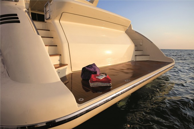 Azimut 103 S Bathing Platform