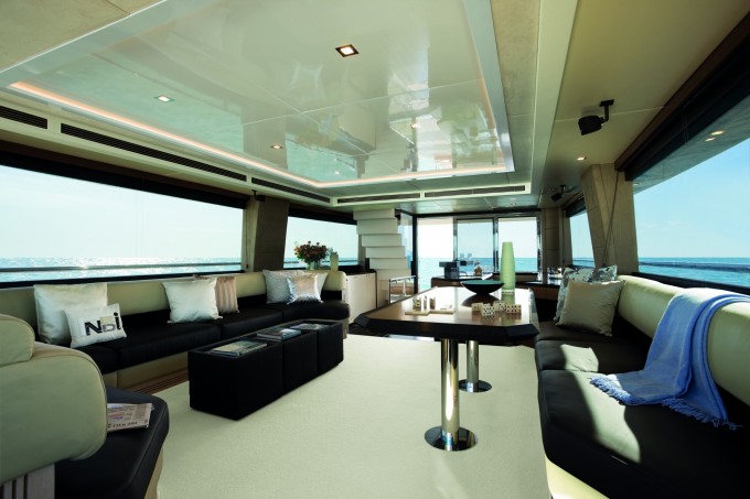 Azimut Magellano 74 Yacht - the saloon