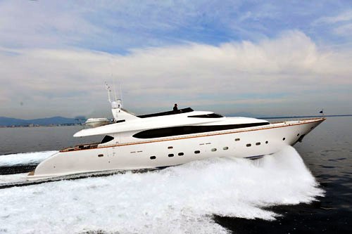 Luxury Maiora 32 motor yacht MARNAYA charter debut in Greece