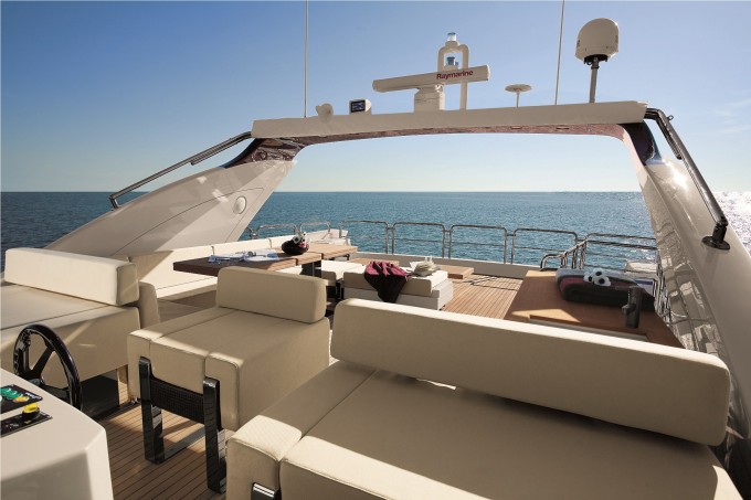 The Azimut 103 S Flybridge