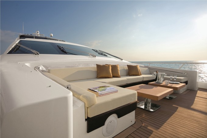 The Azimut 103 S Forward Relax Area