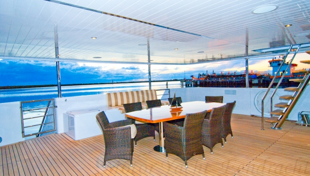 Papua New Guinea, Australia and Great Barrier Reef Yacht Charters On Motor Yacht Eendracht